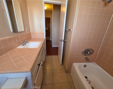 901 Carob Way - Photo Thumbnail 9