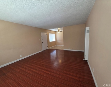 901 Carob Way - Photo Thumbnail 4
