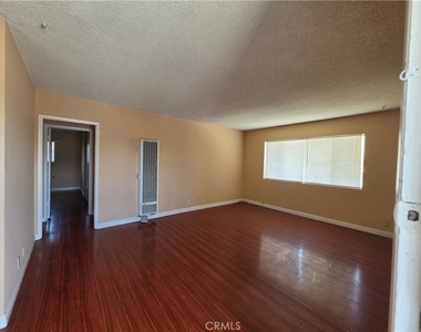 901 Carob Way - Photo Thumbnail 2