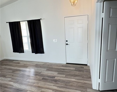 32440 Samuel Avenue - Photo Thumbnail 4
