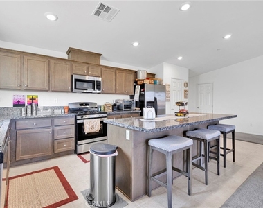 11412 Charlotte - Photo Thumbnail 4