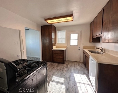 812 Lillian - Photo Thumbnail 3