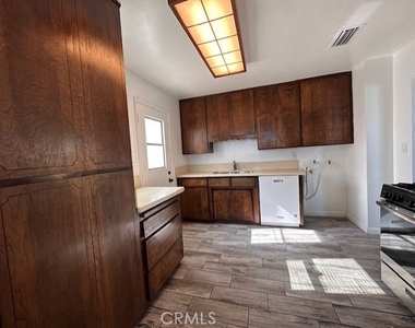 812 Lillian - Photo Thumbnail 4