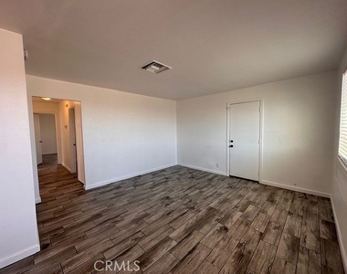 812 Lillian - Photo Thumbnail 1