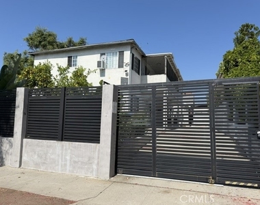 1717 N Berendo - Photo Thumbnail 16