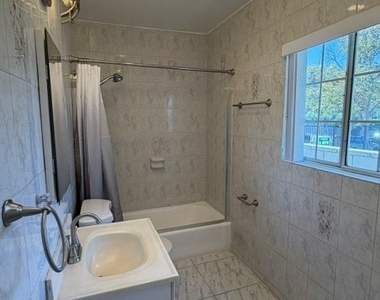 1717 N Berendo - Photo Thumbnail 10