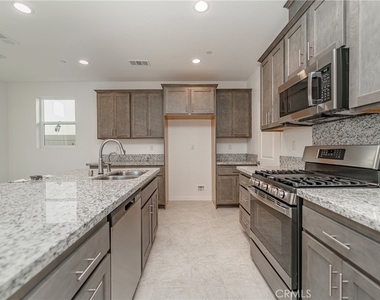 26149 Park Avenue - Photo Thumbnail 4
