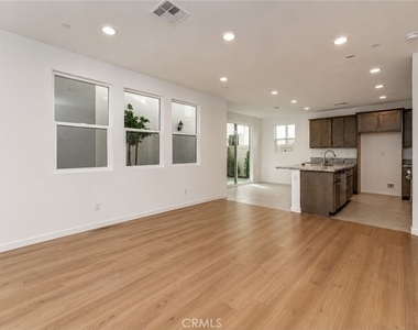 26149 Park Avenue - Photo Thumbnail 5