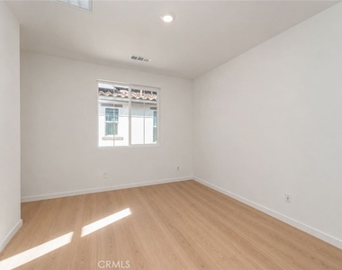 26149 Park Avenue - Photo Thumbnail 2