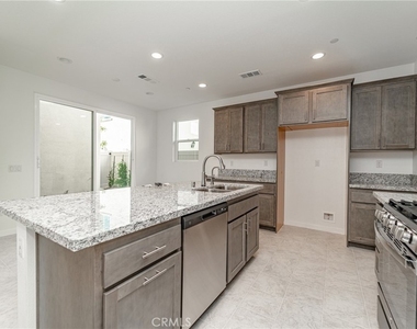 26149 Park Avenue - Photo Thumbnail 6