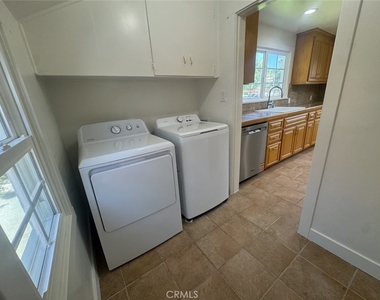 7245 Wish Avenue - Photo Thumbnail 9