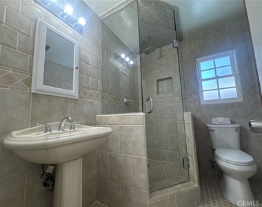 7245 Wish Avenue - Photo Thumbnail 12