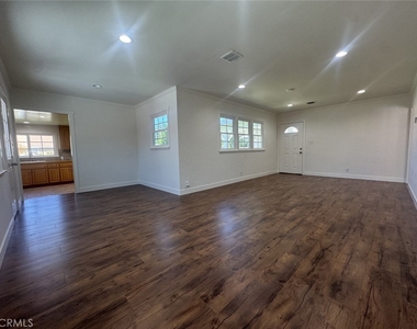 7245 Wish Avenue - Photo Thumbnail 2