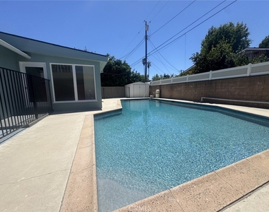7245 Wish Avenue - Photo Thumbnail 22
