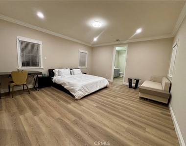 2028 S. Chapel Avenue - Photo Thumbnail 7
