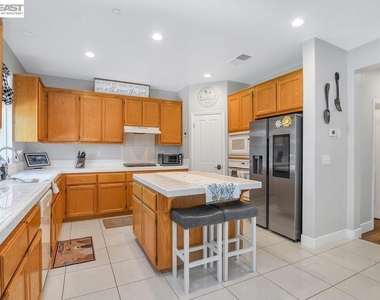 2913 Haddington Ct - Photo Thumbnail 6