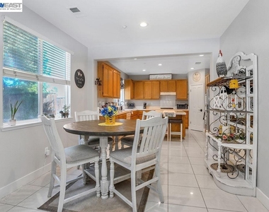 2913 Haddington Ct - Photo Thumbnail 9
