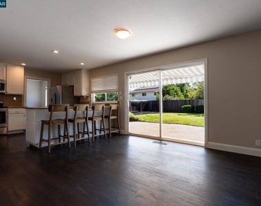 1359 Shade Oak Ln - Photo Thumbnail 10