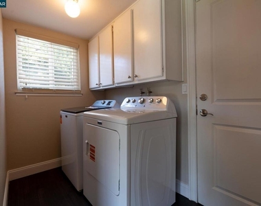 1359 Shade Oak Ln - Photo Thumbnail 11