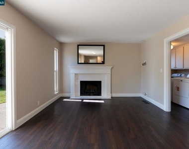 1359 Shade Oak Ln - Photo Thumbnail 9
