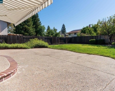 1359 Shade Oak Ln - Photo Thumbnail 21