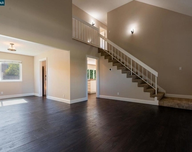 1359 Shade Oak Ln - Photo Thumbnail 2