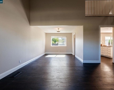 1359 Shade Oak Ln - Photo Thumbnail 3