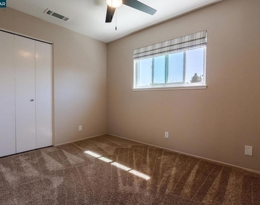 1359 Shade Oak Ln - Photo Thumbnail 14
