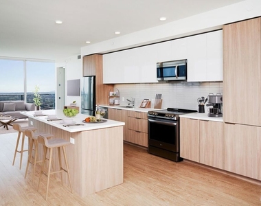 11750 Wilshire Boulevard - Photo Thumbnail 5