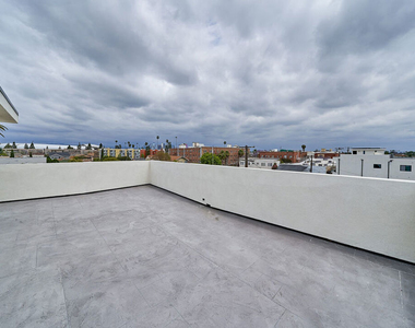 601 W 41st Place - Photo Thumbnail 6