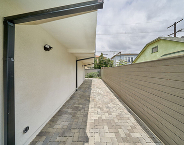 601 W 41st Place - Photo Thumbnail 4