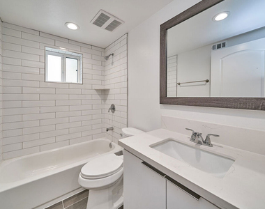 601 W 41st Place - Photo Thumbnail 28