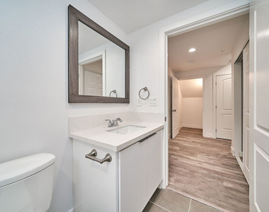 601 W 41st Place - Photo Thumbnail 27
