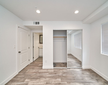 601 W 41st Place - Photo Thumbnail 24