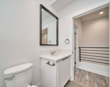 601 W 41st Place - Photo Thumbnail 10
