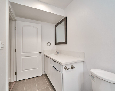 601 W 41st Place - Photo Thumbnail 22