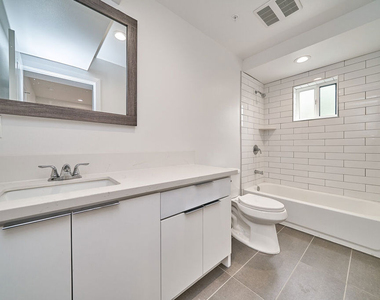 601 W 41st Place - Photo Thumbnail 23