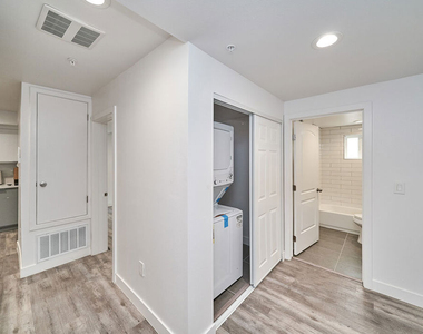 601 W 41st Place - Photo Thumbnail 29