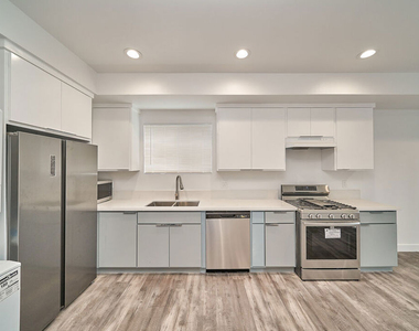 603 W 41st Place - Photo Thumbnail 10