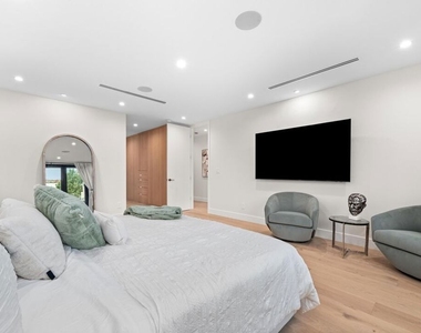 100 S La Jolla Avenue - Photo Thumbnail 22