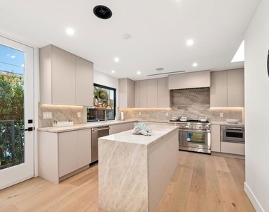 100 S La Jolla Avenue - Photo Thumbnail 7