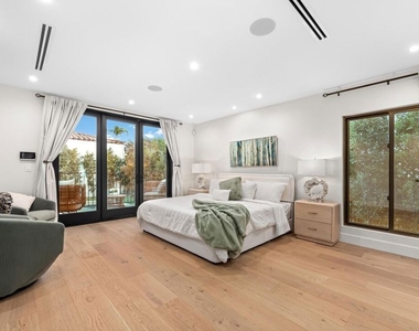 100 S La Jolla Avenue - Photo Thumbnail 21