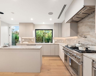 100 S La Jolla Avenue - Photo Thumbnail 9