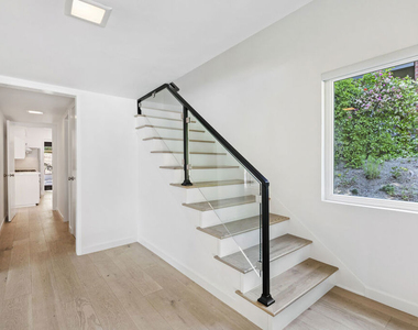 3101 N Beachwood Drive - Photo Thumbnail 5