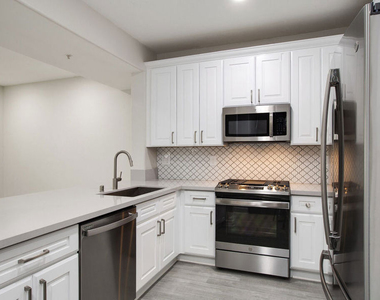 6220 W 3rd Street - Photo Thumbnail 6