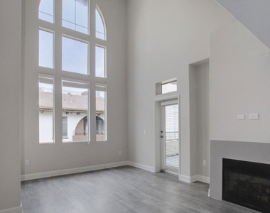 6220 W 3rd Street - Photo Thumbnail 2