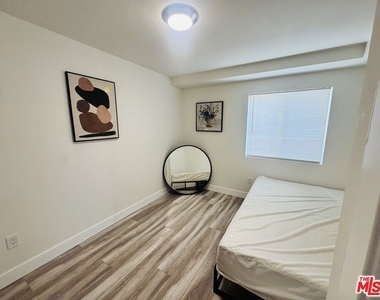 601 W 84th Street - Photo Thumbnail 9