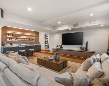 930 N Tigertail Road - Photo Thumbnail 18