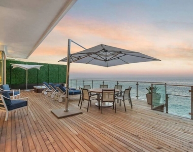 24380 Malibu Road - Photo Thumbnail 17