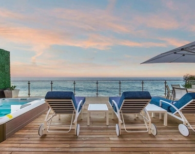 24380 Malibu Road - Photo Thumbnail 16